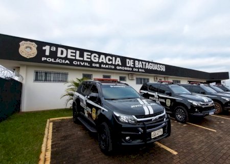 Polícia Civil fecha ponto de tráfico e prende mulher que amamentava bebê no local
