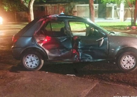 Acidente entre carro e moto deixa uma pessoa morta