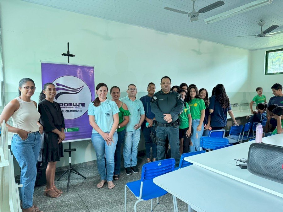 Polícia Militar realiza palestra em escola sobre violência de crianças e adolescentes