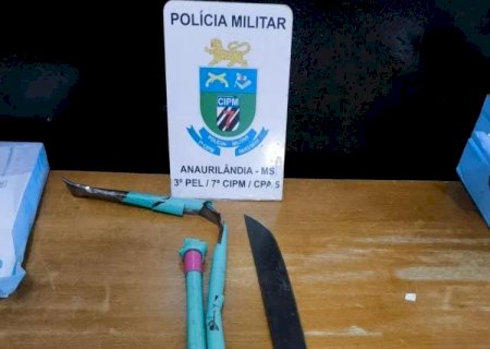 Idoso armado com facão invade residência e ameaça família em Anaurilândia