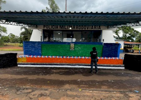 PMR prendeu dois homens que transportavam 15 toneladas de drogas em um caminhão