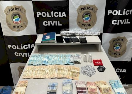 Polícia Civil apreende pedras de crack e dinheiro proveniente de tráfico de drogas