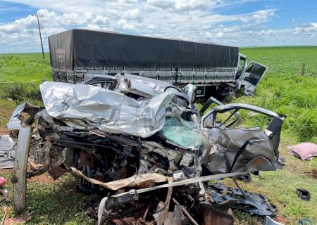 Dois adultos e uma criança, morrem em acidente entre caminhão e caminhonete na BR- 163