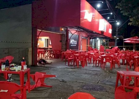 Homem é assassinado a tiros em bar de Dourados