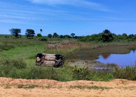 Tragédia: Casal e dois filhos morrem afogados após carro cair em açude