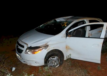 Jovem capota carro na MS-395 ao desviar de animal