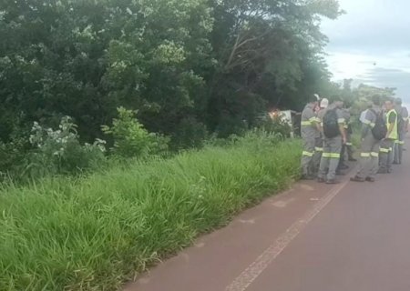 Ônibus com trabalhadores de usina tomba na MS - 156