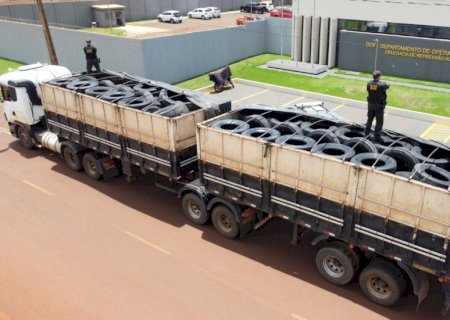 Carreta com carga ilegal de pneus é apreendida pelo DOF