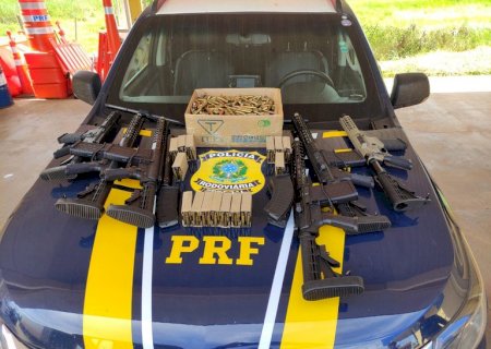 PRF apreende 587 Kg de cocaína, 6 fuzis e munições