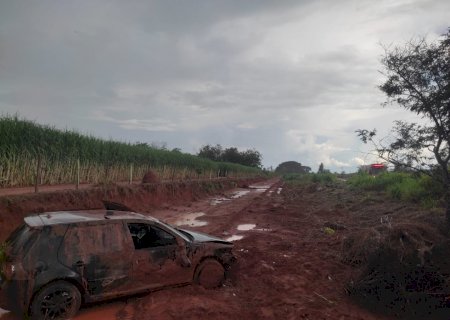 VW Golf sai da pista e capota no trecho da rodovia MS-473, entre Nova Andradina e Taquarussu