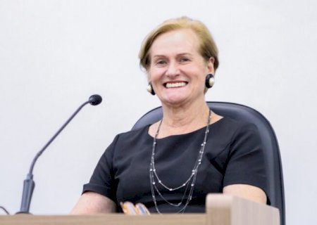 Professora Denir solicita contratação de Nutricionista e Fisioterapeuta para o Hospital Municipal e CEM