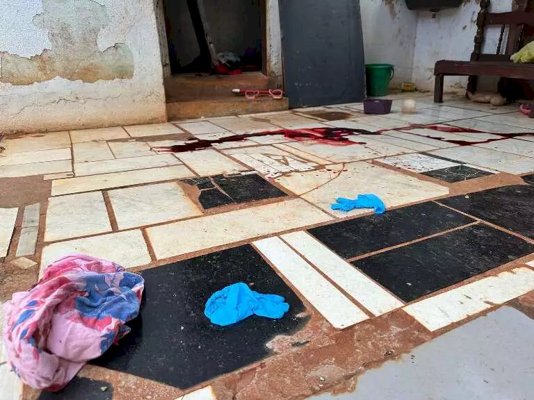 Mulher é presa suspeita de matar companheiro com facada no pescoço