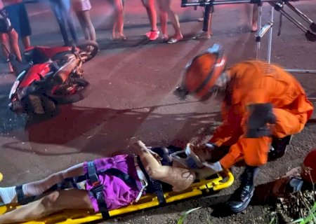 Acidente envolvendo moto e carro, deixa duas vítimas feridas
