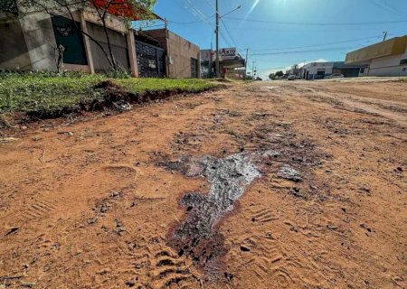Homem é atacado por motociclista e morto a facadas
