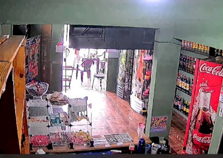 Homem invade bar e atira em funcionário em cidade de MS