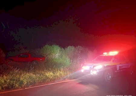 Ivinhema - Motorista perde controle da direção de veículo na MS-141, sai da pista e três são encaminhados para o hospital