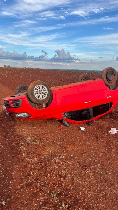 Moradora de Ivinhema capota carro ao bater em buraco na rodovia MS -276 entre Indápolis e Lagoa Bonita