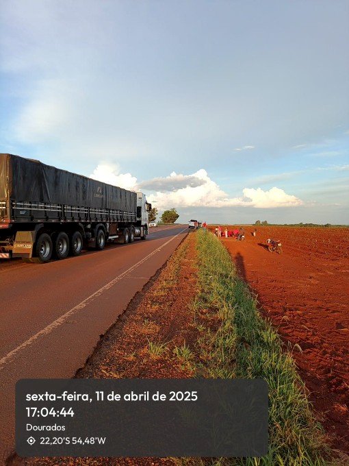 Moradora de Ivinhema capota carro ao bater em buraco na rodovia MS -276 entre Indápolis e Lagoa Bonita