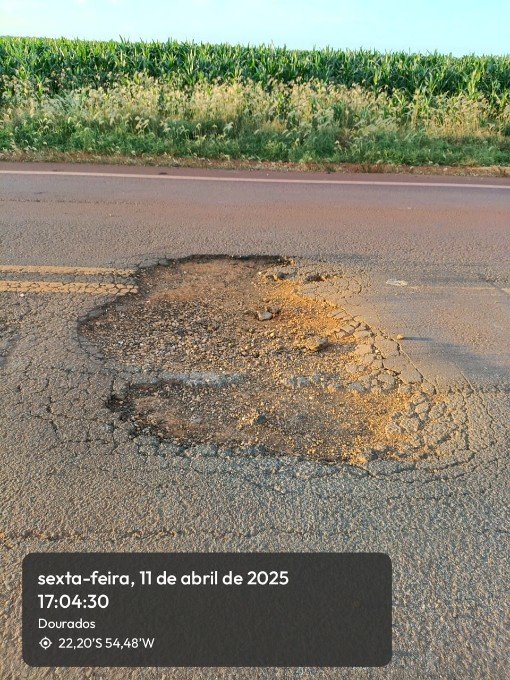 Moradora de Ivinhema capota carro ao bater em buraco na rodovia MS -276 entre Indápolis e Lagoa Bonita