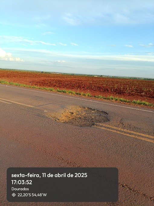 Moradora de Ivinhema capota carro ao bater em buraco na rodovia MS -276 entre Indápolis e Lagoa Bonita