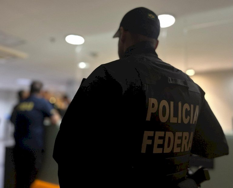 Ação da PF mostra que fraude de 2019 a 2024 no INSS bancava de coleção de relógios a Porsche