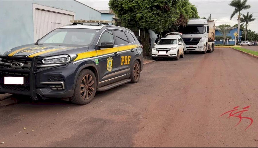 PRF apreende carga milionária de cocaína escondida em carreta bitrem; motorista preso