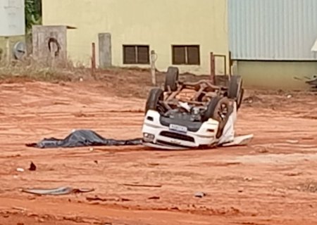 Motorista de caminhonete morre após capotamento na BR-158