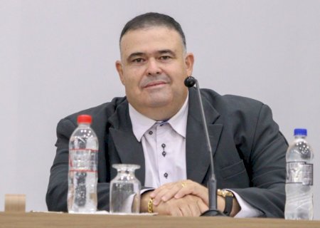 Com três indicações, professor Erlon pede pintura de estacionamento na Av. Honduras, manutenção em estrada rural e instalação de iluminação pública