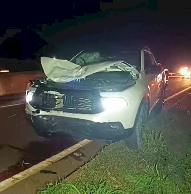 Mulher morre em colisão entre motocicleta e Fiat Toro na BR-163
