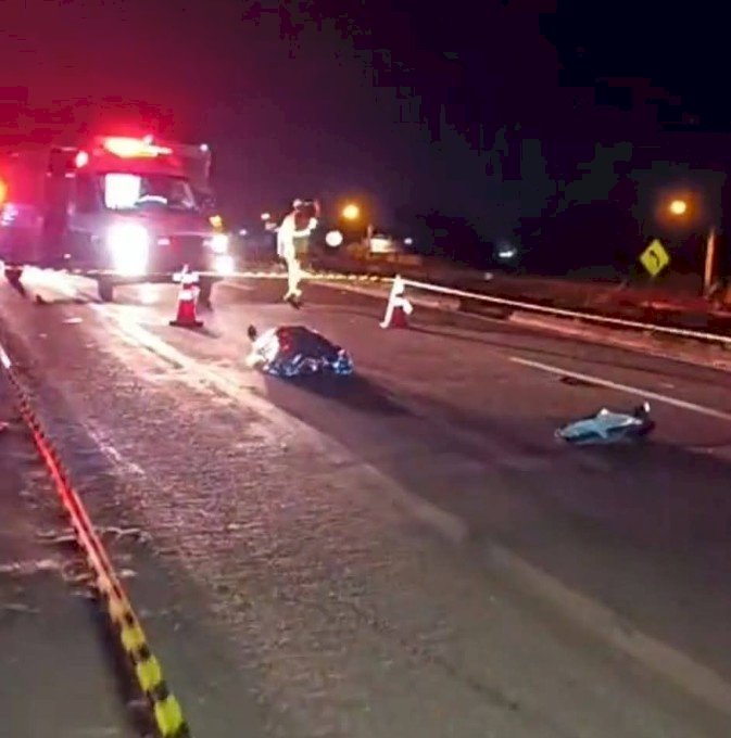 Mulher morre em colisão entre motocicleta e Fiat Toro na BR-163