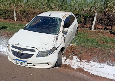 Carro ocupado por mulher e criança capota na MS-134, entre Nova Andradina e Batayporã