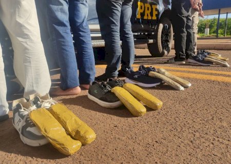 PRF apreende cocaína escondida em sapatos