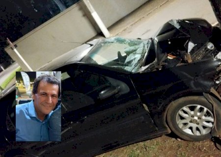 Motorista morre após bater carro em árvore