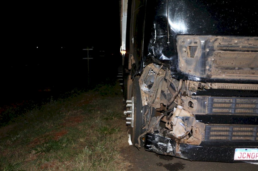 Motoqueiro morre ao colidir de frente com carreta no Rodoanel da BR 060