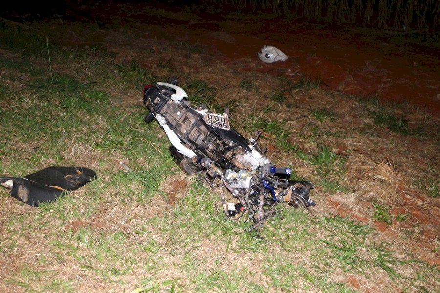 Motoqueiro morre ao colidir de frente com carreta no Rodoanel da BR 060
