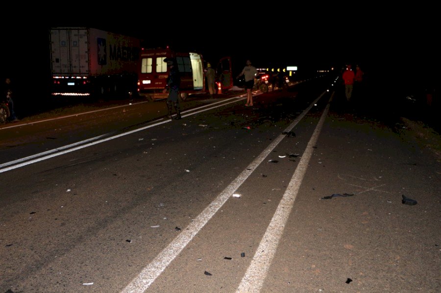 Motoqueiro morre ao colidir de frente com carreta no Rodoanel da BR 060