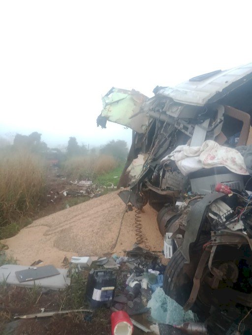 Tentativa de ultrapassagem com forte neblina, causa acidente entre duas carretas na MS-276 entre Batayporã e Anaurilândia