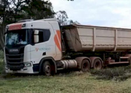 Criança morre após caminhão bater em poste e ficar energizado