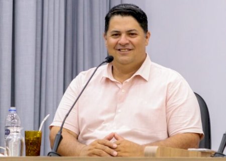 Marcio Alves pede implantação de Farmácia Básica no bairro Triguenã e ponto de ônibus coberto na Vila Cristina