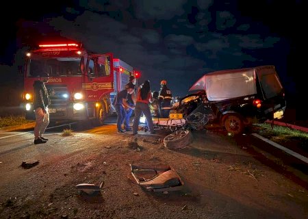 Carreta tomba após motorista tentar evitar colisão com picape na MS-134, entre Batayporã e Nova Andradina