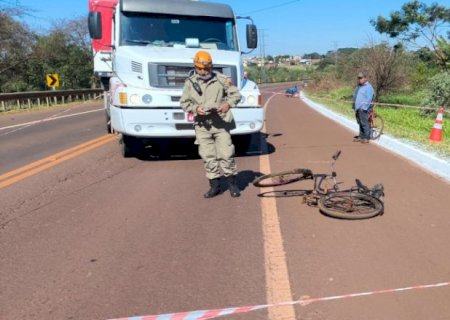 Ciclista morre depois de ser atropelado por carreta no Anel Viário