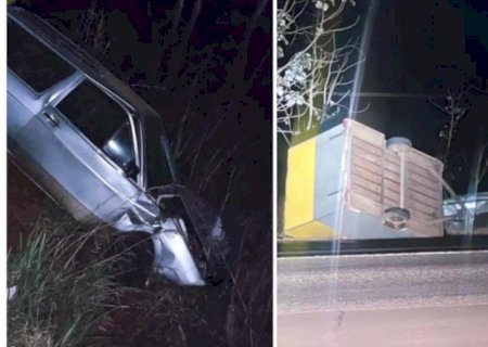 Carro aclopado com trailer saiu da pista na BR - 060