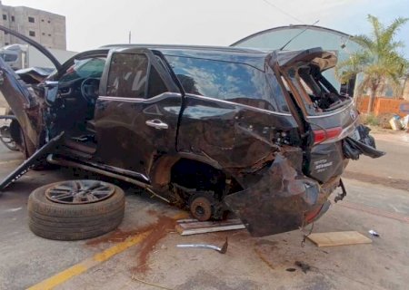 Jovem tenta fugir com perna quebrada e é preso com quase 2 toneladas de maconha