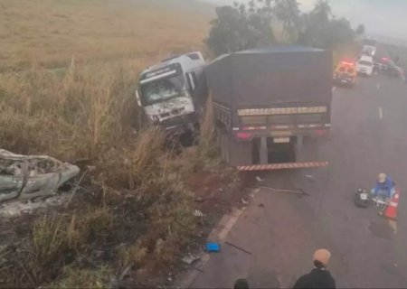Acidente entre carreta e veículo deixa um morto na fronteira