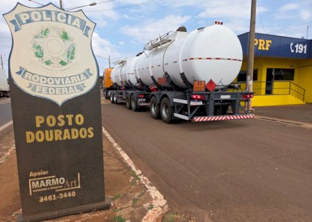 PRF prende 2 homens e apreende carreta com mais de 4 toneladas toneladas de maconha