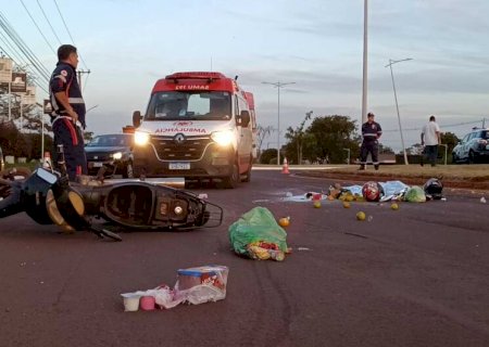 Mulher morre após colisão entre moto e caminhonete