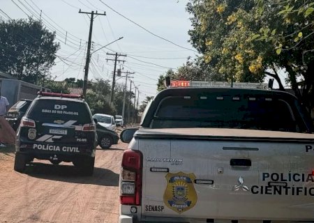 Jovem morre ao tentar entrar em residência e ficar preso em vão de porta