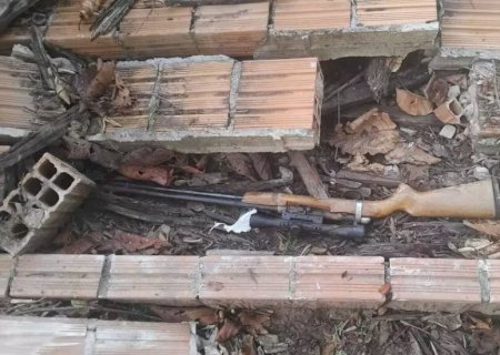 Mãe corre pela mata com filho para fugir de abusos e tiros de homem da internet