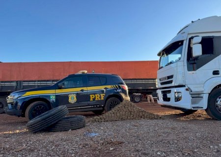 PRF apreende 231 Kg de maconha, celulares e pneus