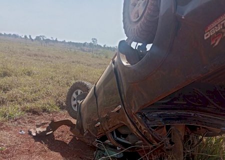 Caminhonete saí da pista capota ao tenta ultrapassagem MS - 276
